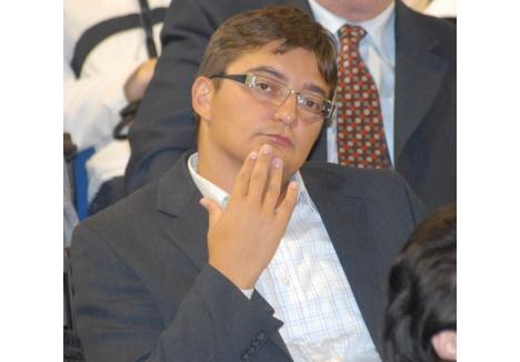 Adrian Hatos (foto), cadru didactic al departamentului de Sociologie de la Facultatea de Ştiinţe Socio-Umane, a devenit decanul interimar al facultăţii